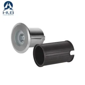 אורות שקועים במרפסת הבריכה